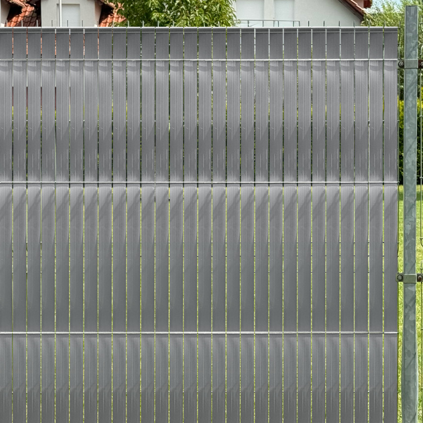 PVC-Sichtschutzstreifen für Zäune – schmaler, vertikaler Streifen für Gittermattenzäune, für Sicken geeignet, 900 g/m², grau RAL 7040