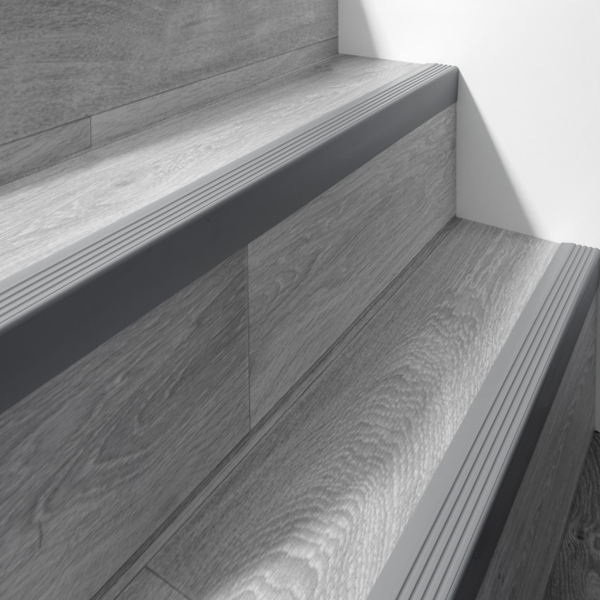 Rutschfestes Treppenprofil mit Kleber, 50x42mm, silbernn 