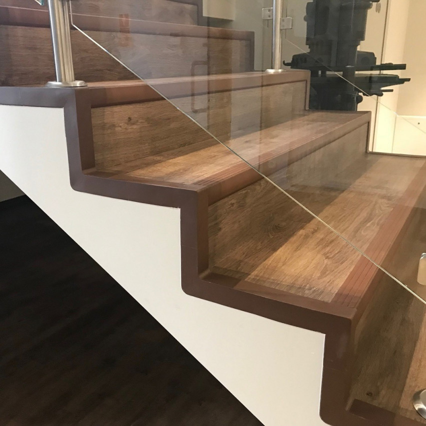 PVC Sockelleiste an Treppen, Wandleiste für Stufen, Innenelement, P2, schwarz