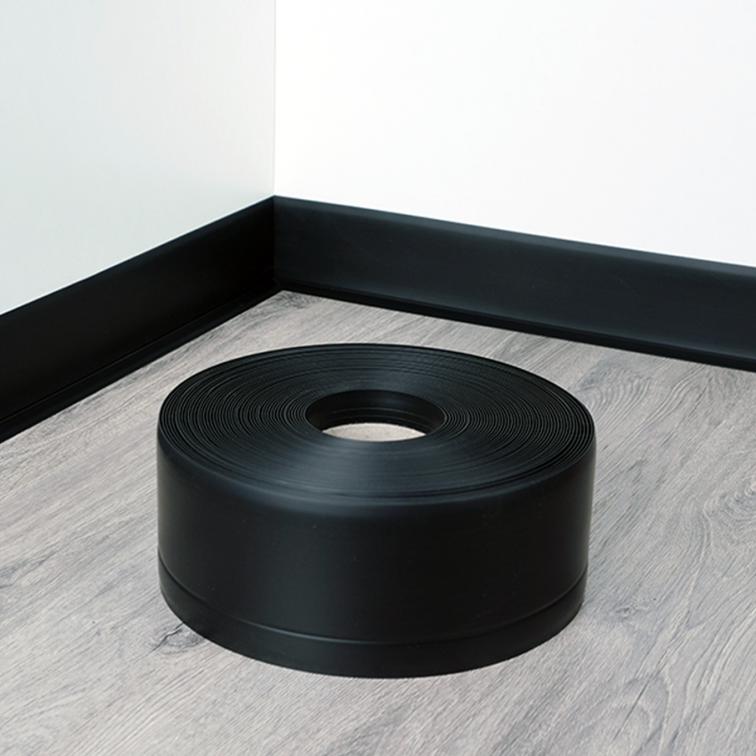 Weichsockelleiste ohne Klebeband 70x20 mm, schwarz, PVC Sockelleiste, Breite Knickleiste für Wände, Boden, Flexibel, Dekorativ, UV-beständig