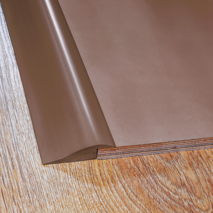 Selbstklebendes Flexibles PVC-Rampenprofil für Fliesen und Teppiche, Braun
