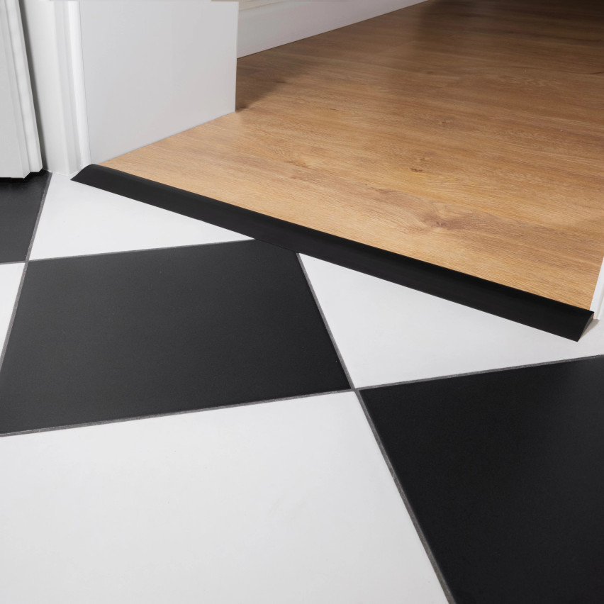 Flexibles PVC-Auffahrprofil für Fliesen, Teppiche, dunkelgrau