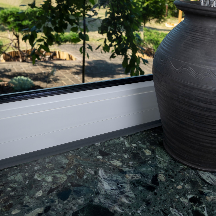 Weichsockelleiste Selbstklebend 10x10 mm, PVC Abschlussleiste für Küche, Badezimmer, Flexibel, Dekorativ, UV-beständig, dunkelbraun, 5 m