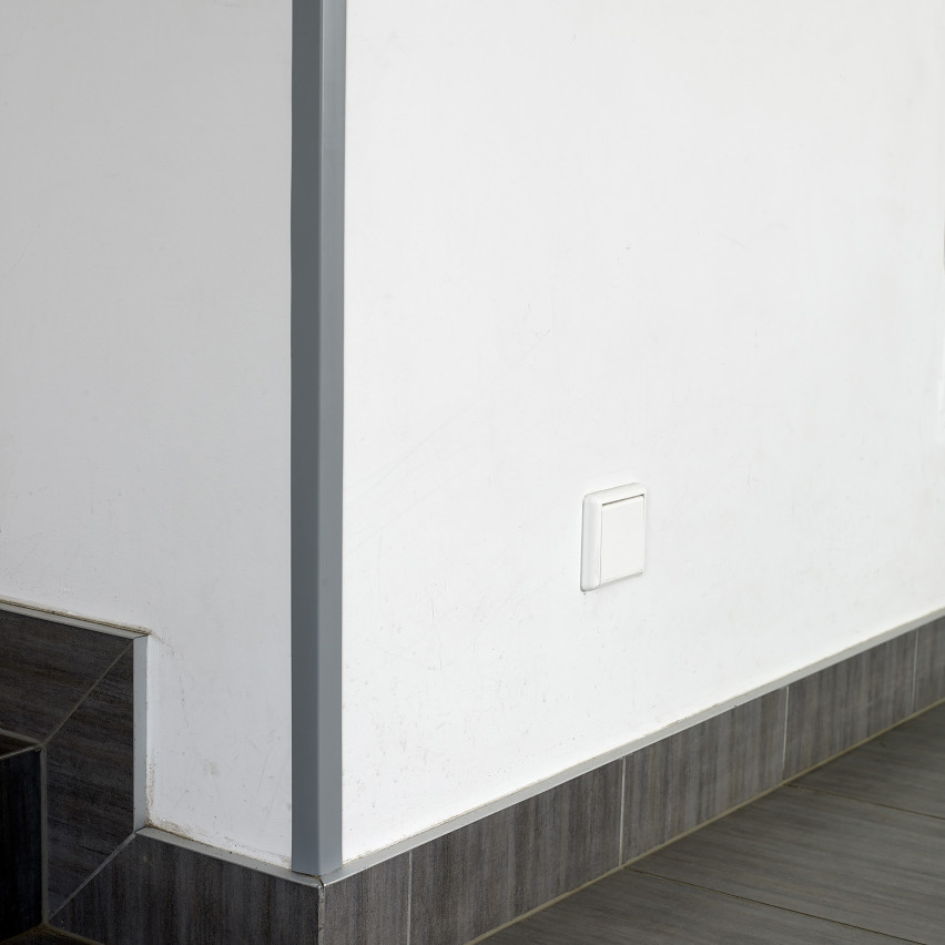 Winkelprofil PVC Kantenschutzprofil, Winkelleiste für Kanten und Ecken, Weich, Flexibel, L-Form, KM, hellgrau